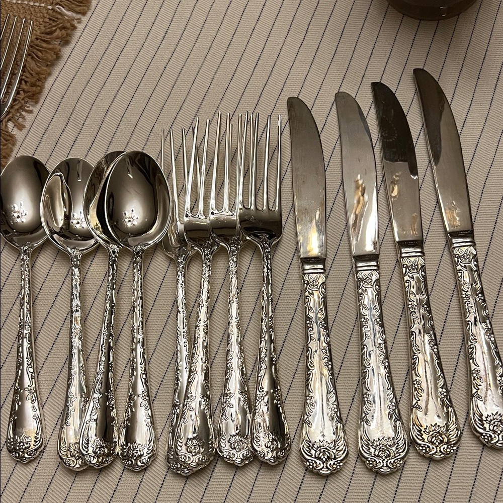 WM. Roger’s & Son Enchanted Rose Pattern. Set of 12.